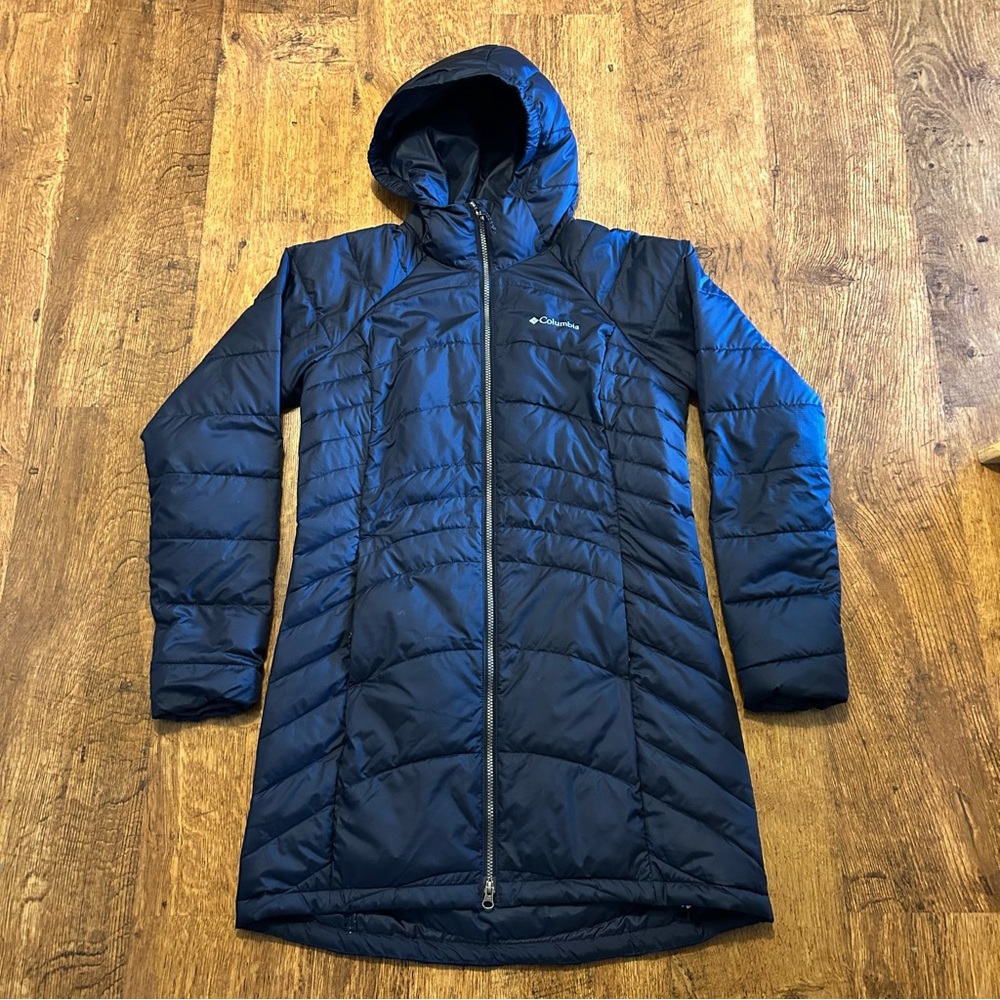 Like New Columbia women’s size M Keri’s Gale Navy Blue long jacket